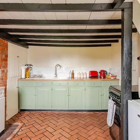 Cozy One-Bedroom Cottage In Great Tey Экстерьер фото